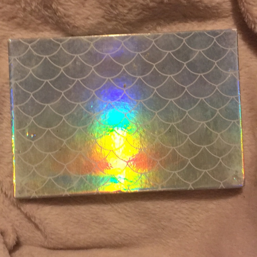 Super cute glitter eyeshadow pallet
